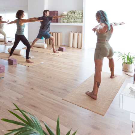 Centro Bloom clases de yoga adultos, niños y bebés